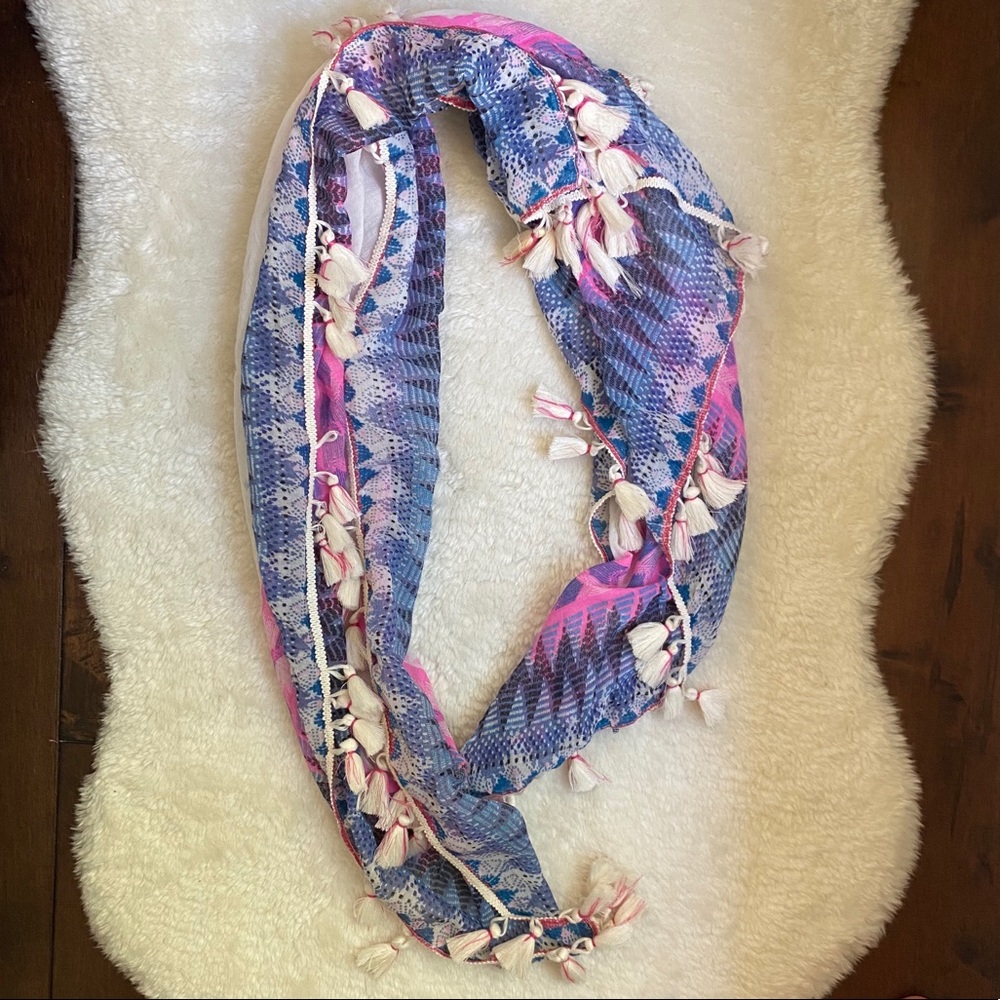 Lightweight multicolored scarf